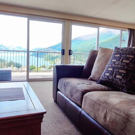 Spacious Home With Awesome Lake Views Queenstown Exterior photo