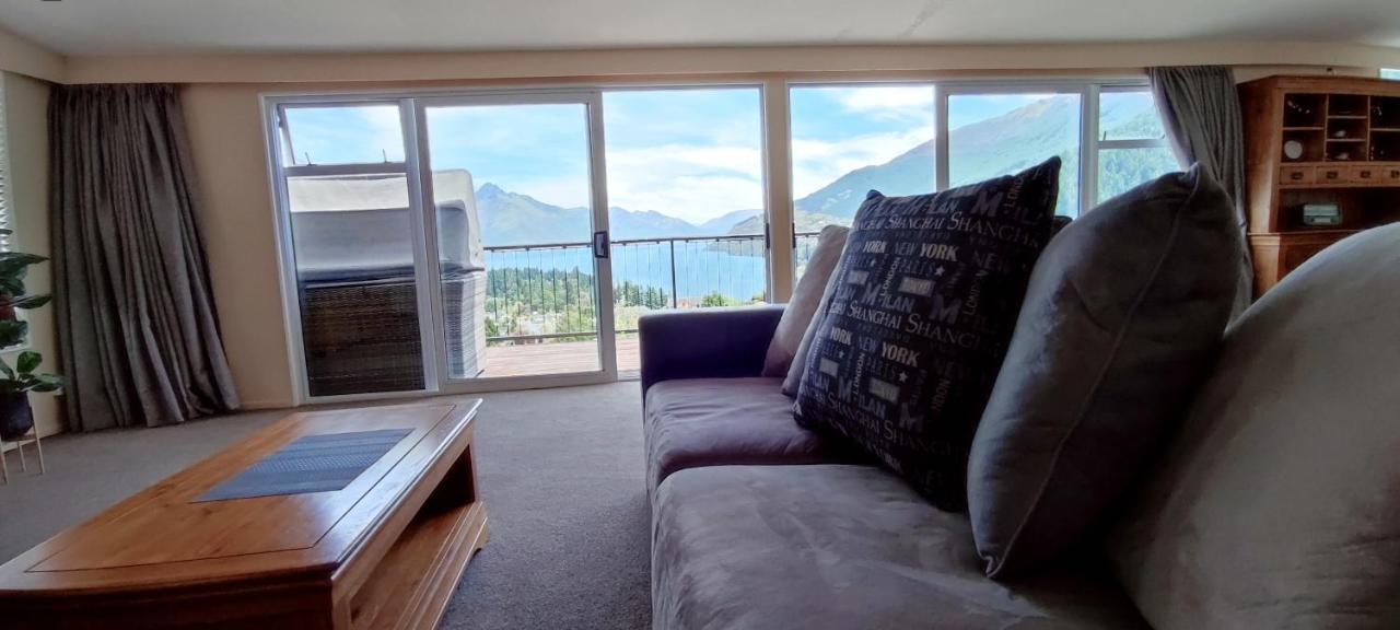 Spacious Home With Awesome Lake Views Queenstown Exterior photo