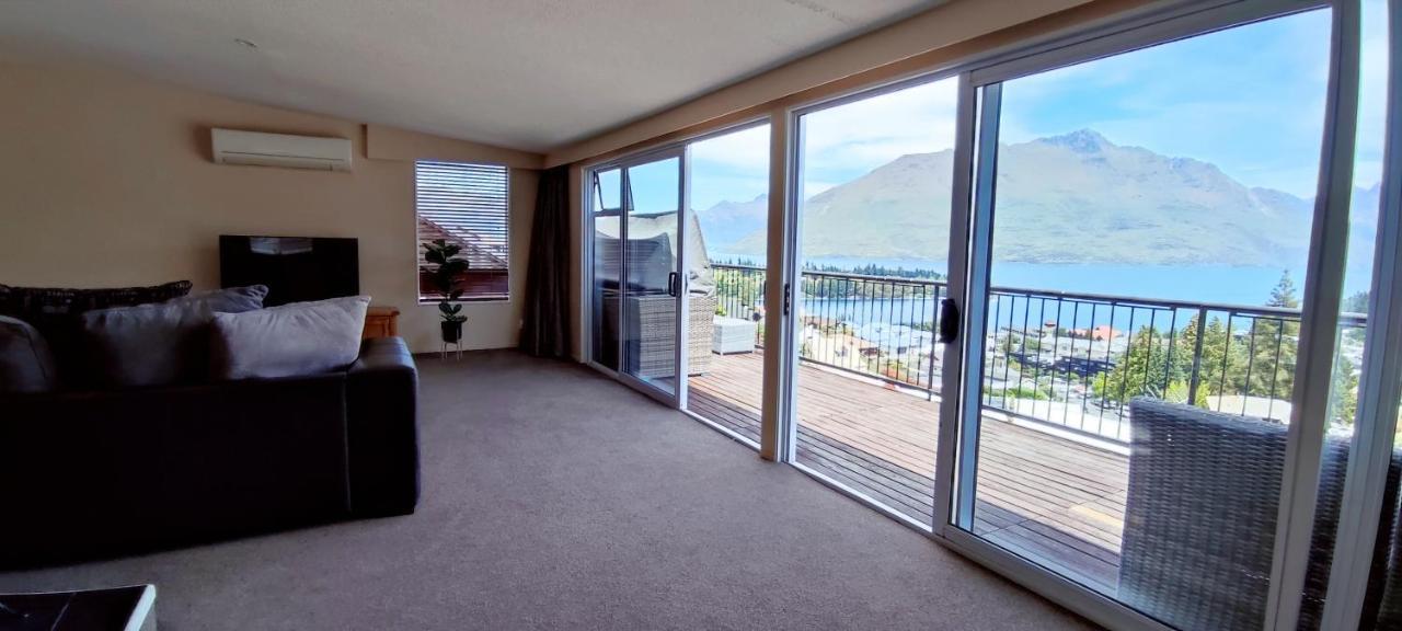 Spacious Home With Awesome Lake Views Queenstown Exterior photo