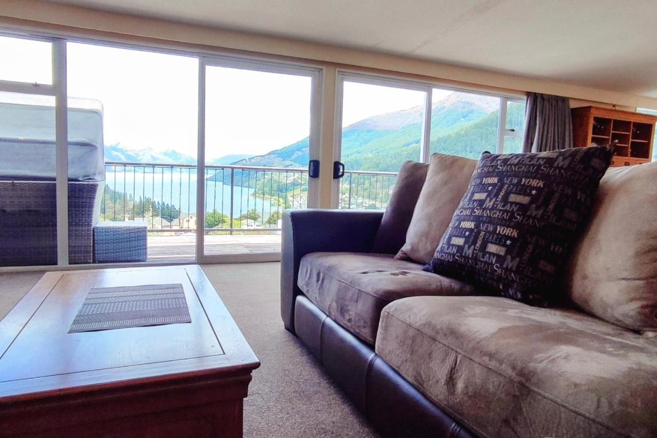 Spacious Home With Awesome Lake Views Queenstown Exterior photo