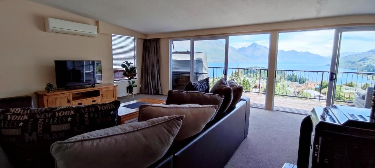 Spacious Home With Awesome Lake Views Queenstown Exterior photo